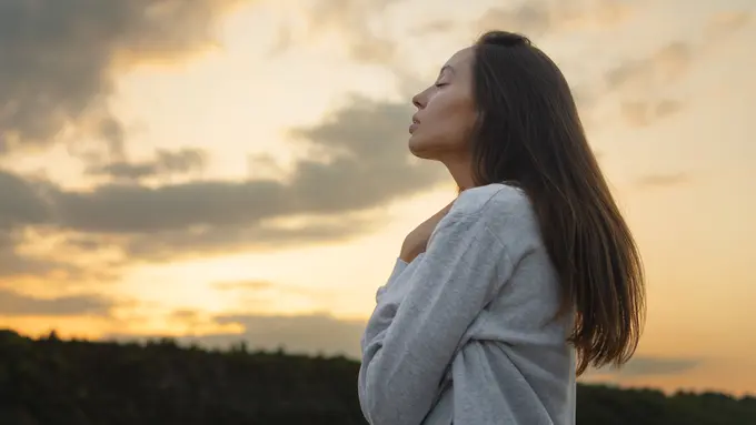 Bukan Cuma Pintar Akademik, 5 Zodiak Ini Juga Dikenal Cerdas Secara Emosional - Cover