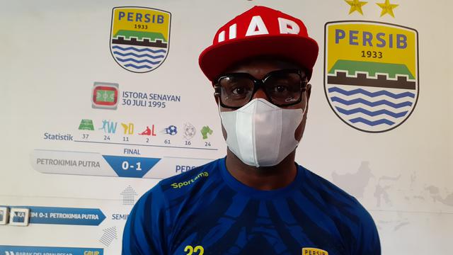 Bek Persib Bandung, Victor Igbonefo.
