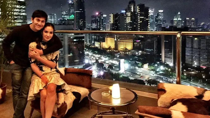 [Bintang] 8 Potret Kebersamaan Vino G Bastian dan Marsha Timothy