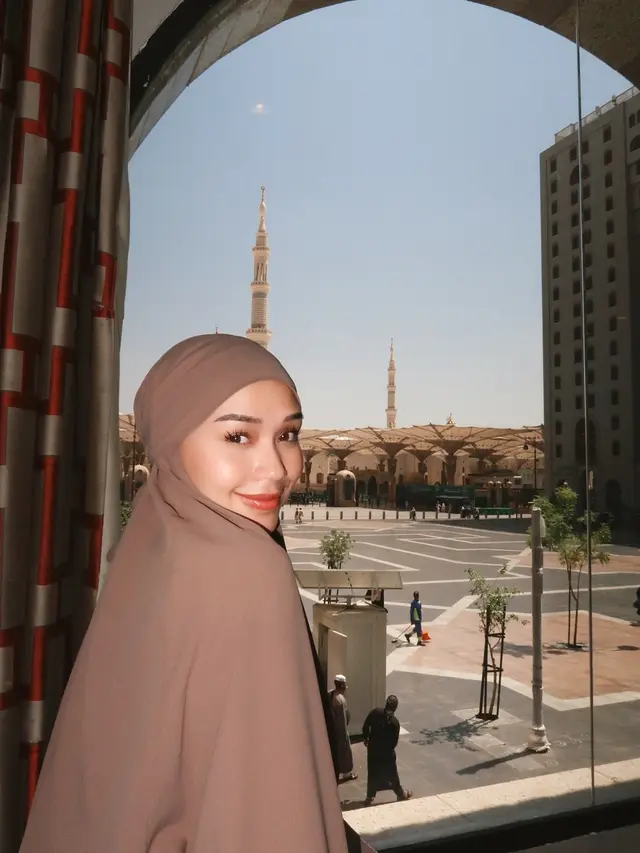 7 Momen Lula Lahfah Jalani Ibadah Umrah Bareng Sahabat, Banjir Sorotan Netizen