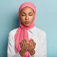 Ilustrasi Muslimah Berdoa Credit: shutterstock.com