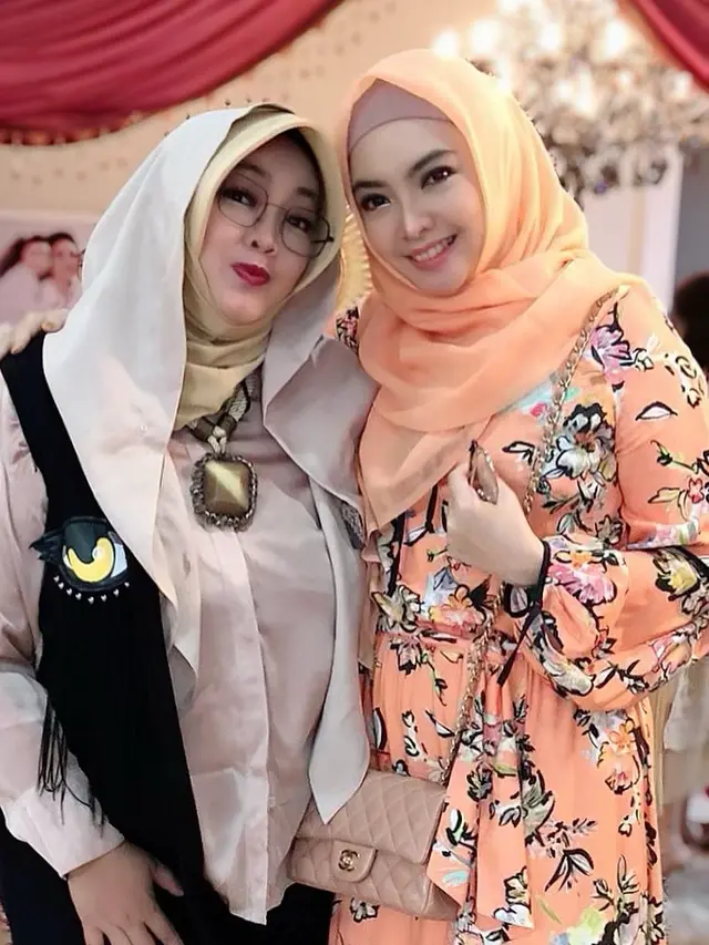 10  Potret Kenangan Rina Guanwan Bareng Selebriti Sebelum Meninggal, Dikenal Ramah