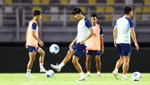Pemain Timnas Chinese Taipei berlatih di Stadion Gelora Bung Tomo, Surabaya, Kamis (4/9/2025), menjelang laga kontra Timnas Indonesia di FIFA Matchday. (Bola.com/Abdul Azis)