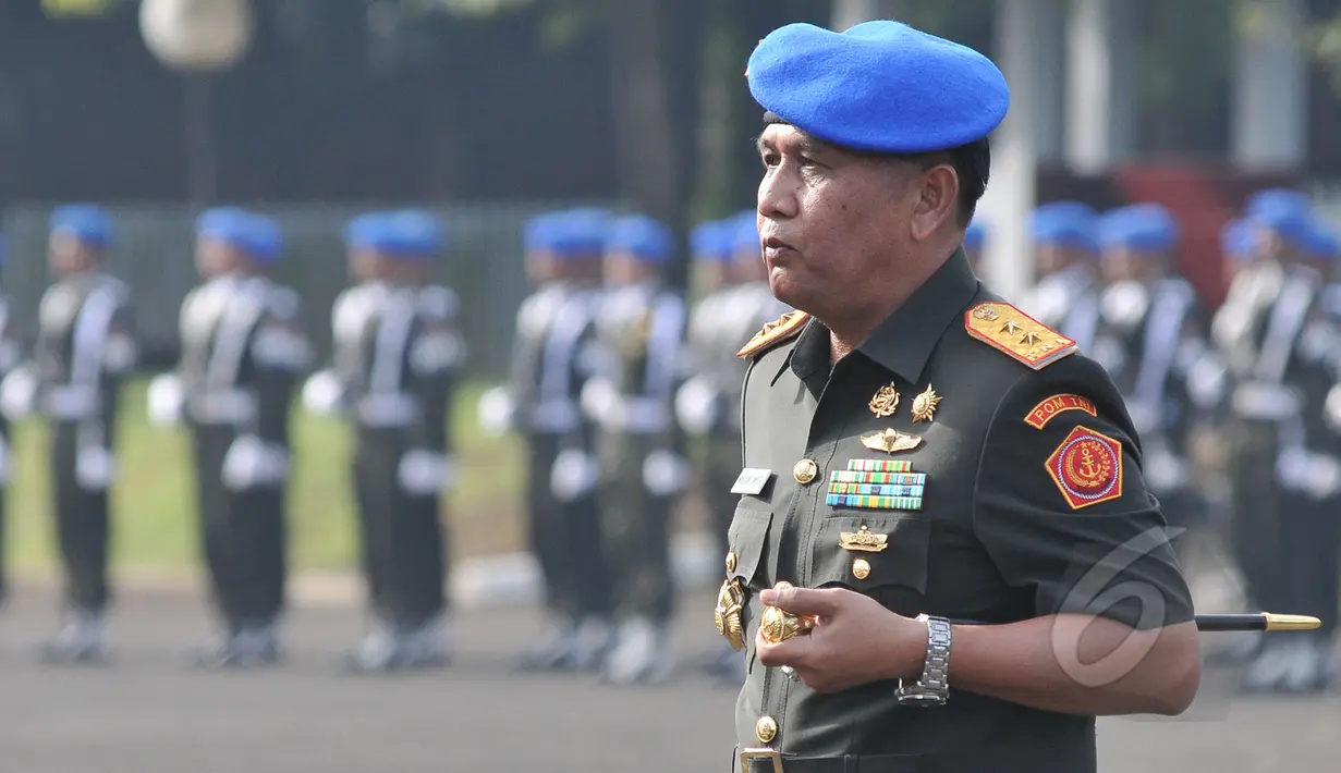 Mayjen TNI Maliki Mift resmi menjabat sebagai Komandan Polisi Militer TNI saat peresmian organisasi Polisi Militer TNI di Mabes TNI, Jakarta (4/5/2015). Peresmian organisasi POM restrukturisasi dan penguatan sistem TNI. (Liputan6.com/Herman Zakharia)