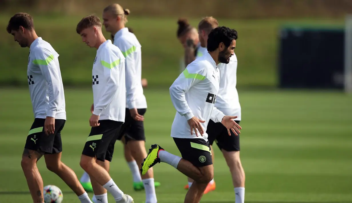 Pemain Manchester City Ilkay Gundogan saat sesi latihan di tempat latihan Manchester City di Manchester, Inggris, 13 September 2022. Manchester City akan menghadapi Borussia Dortmund pada pertandingan sepak bola Grup G Liga Champions. (Lindsey Parnaby/AFP)