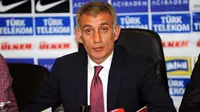 Presiden Trabzonspor FC, Ibrahim Ethem Haciosmanoglu, dihukum berat setelah terbukti bersalah menyandera wasit seusai laga timnya melawan Gaziantepspor pada 29 Oktober 2015. (Skysports).