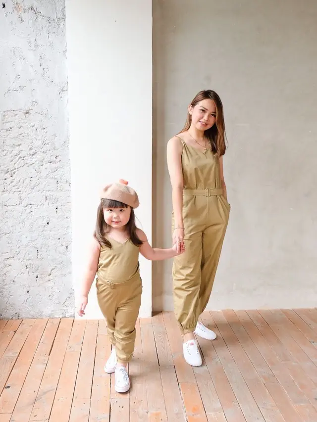 Pakaian kembar dengan anak/dok. Kiddiposh