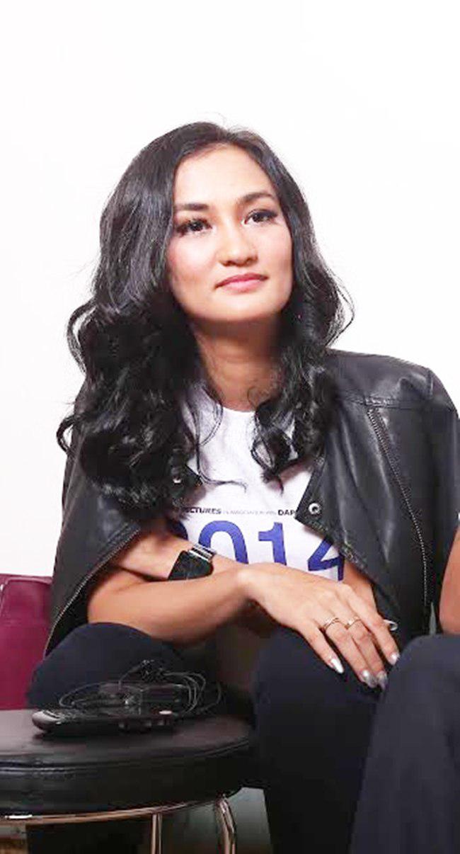 Atiqah Hasiholan, memerankan tokoh Astri sebagai Polisi Wanita dalam film 2014 | foto: copyright vemale/yuni