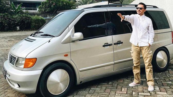 Ananda Omesh Ubah Mobil Kesayangan Jadi Ambulans untuk Pasien Covid-19 - Vimarsana News
