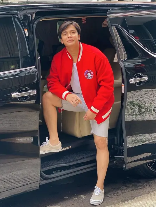 Billy Syahputra menambahkan tentang alasannya mengagumi Tyas. Baginya saat Billy masih SMP, namun Tyas sudah melanglang buana di dunia sinetron. Parasnya yang cantik membuatnya juga sangat mengidolakan. (Instagram/bilsky16)