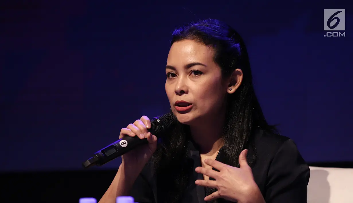 Lifelike Picture & Producers Wiro Sableng Lala Timothy saat menjadi pembicara dalam diskusi panel di acara XYZ Day 2018 di The Hall, Senayan City, Jakarta, Rabu (25/4). (Liputan6.com/Herman Zakharia)