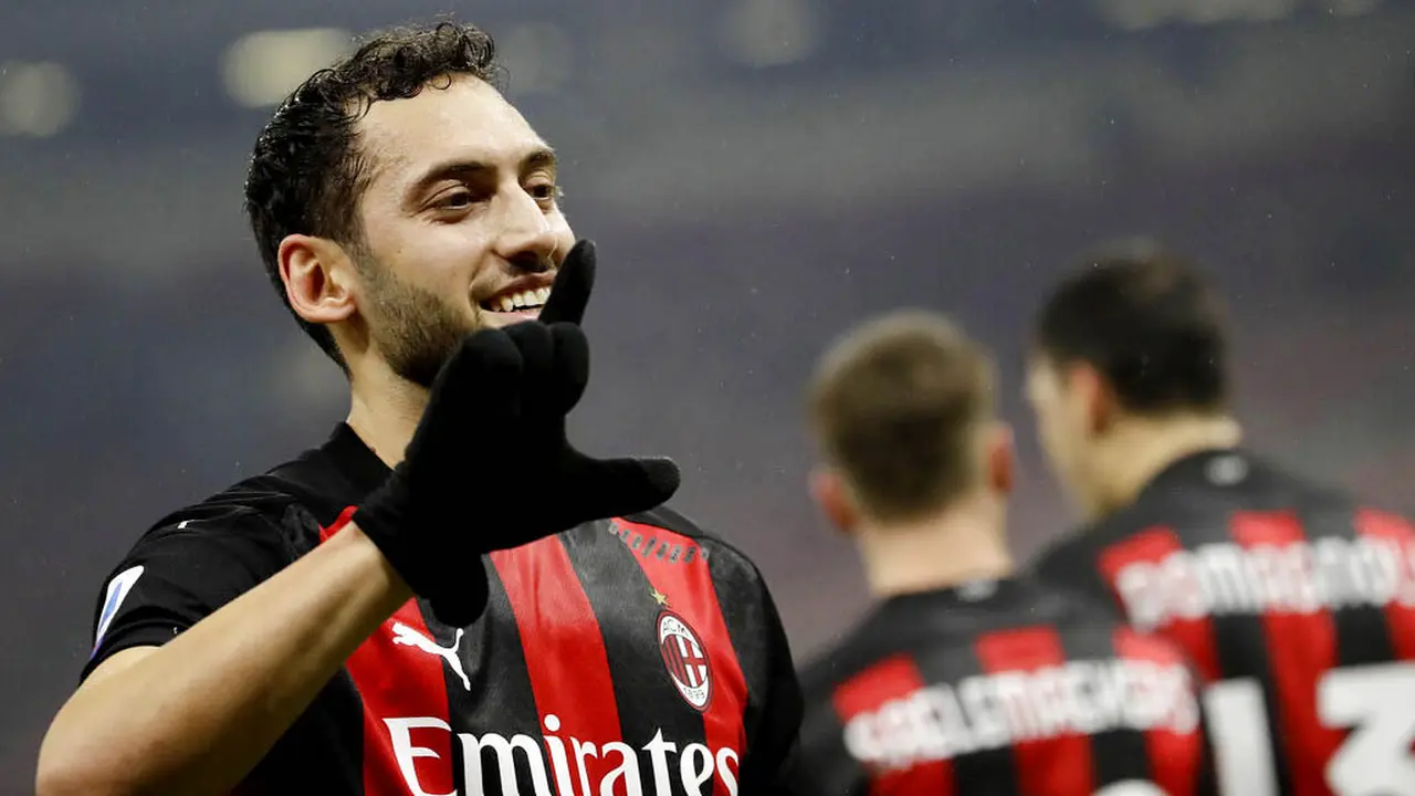 Foto Liga Italia: Bungkam Lazio, AC Milan Tak Terbendung di Serie A