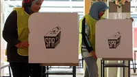 Pemilu Malaysia 19 November 2022, warga ke TPS pemungutan suara. (Bernama)