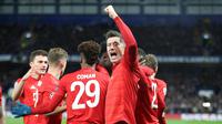 Robert Lewandowski dan sejumlah pemain Bayern Munchen lainnya merayakan gol ke gawang Chelsea. (Dok. Twitter/FC Bayern)