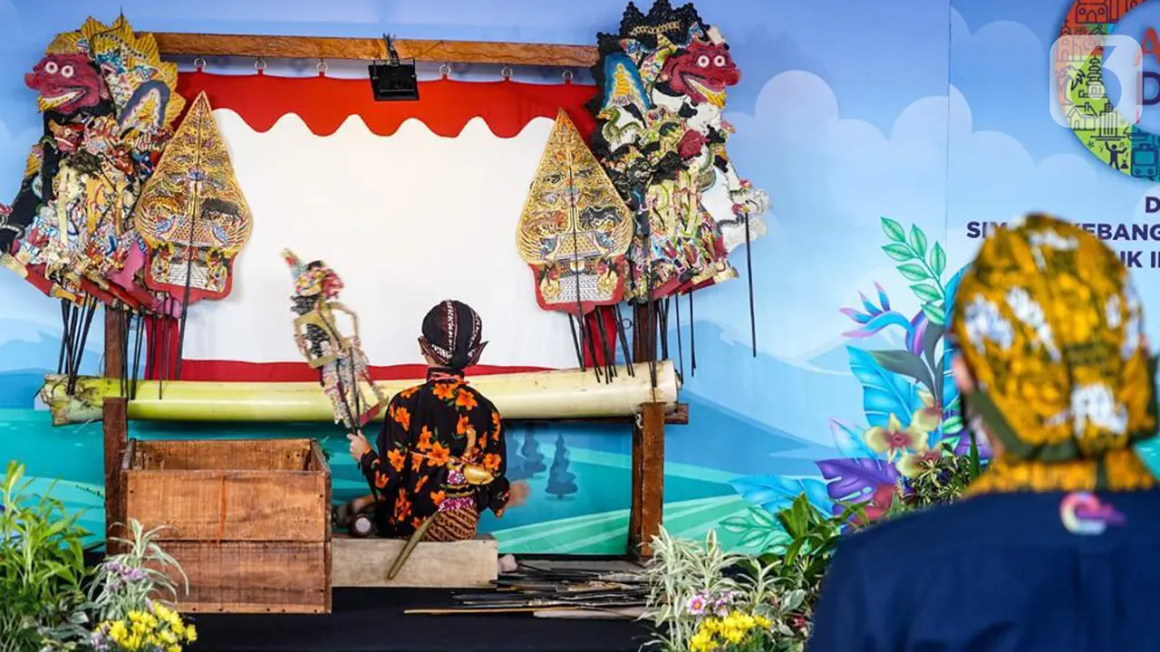 Nonton Aksi Dalang Cilik, Sandiaga Uno Beri Kejutan Ponsel