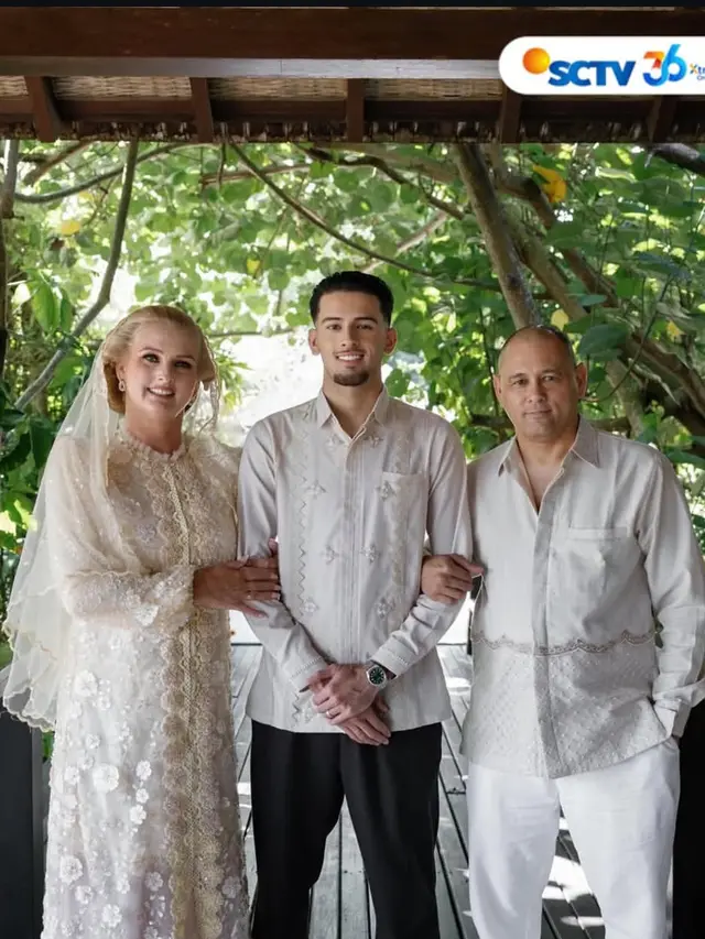 Justin Hubner dan orang tuanya. (SCTV)