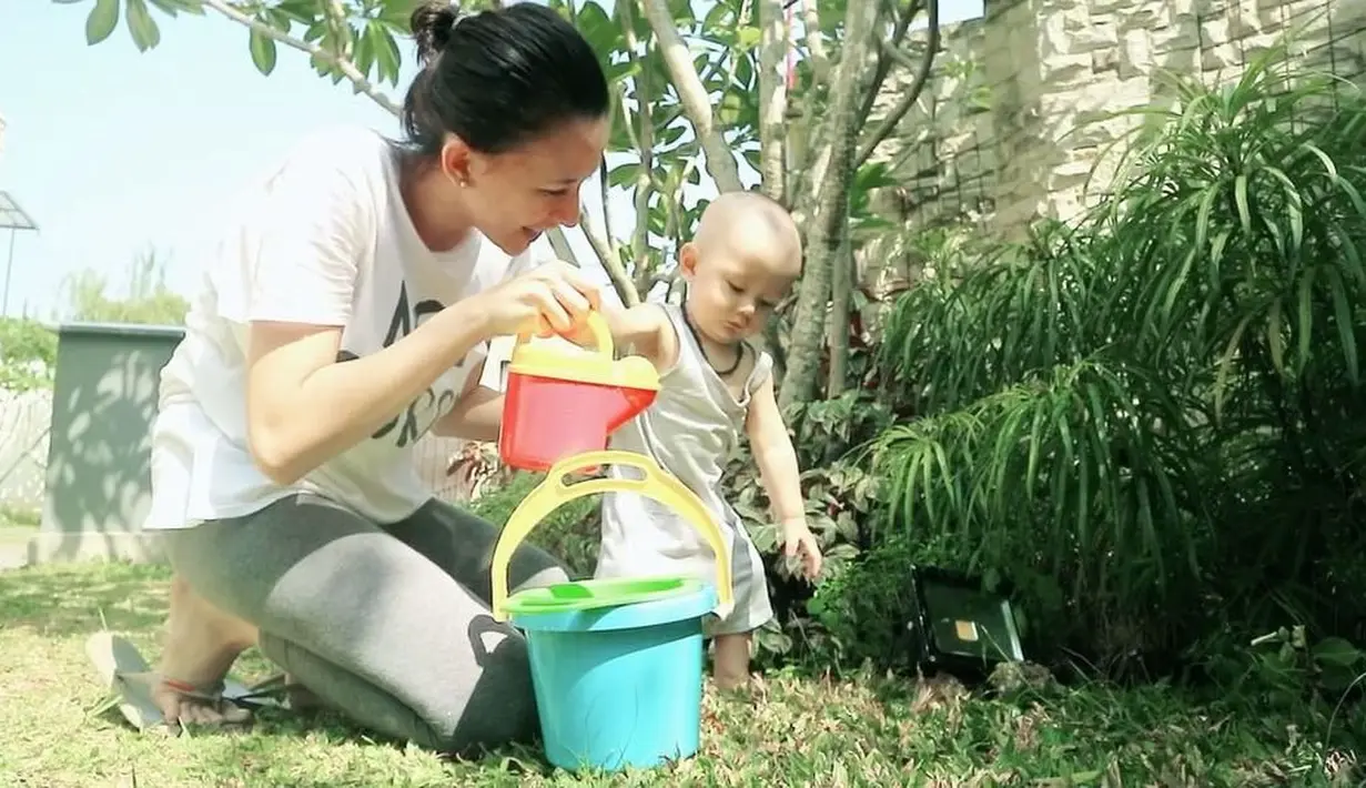 (Instagram/dahliachr)