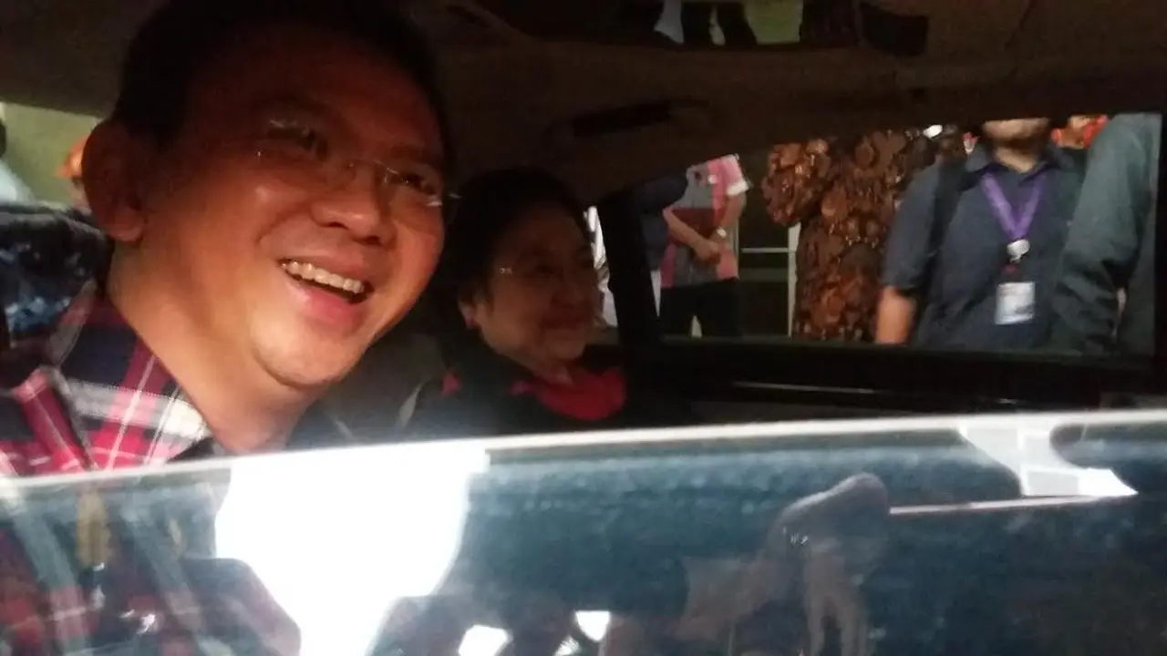 Ahok dan Mega semobil saat menuju ke KPU