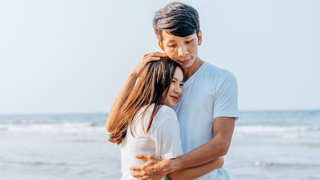 memeluk pasangan perpisahan putus