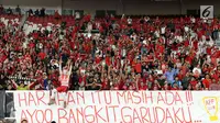 Suporter tim Garuda bersorak merayakan kemenangan Timnas Indonesia atas Timor Leste pada penyisihan grup B Piala AFF 2018 di Stadion GBK, Jakarta, Selasa (13/11). Indonesia unggul 3-1. (Liputan6.com/Helmi Fithriansyah)