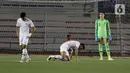 Para pemain Timnas Indonesia U-22 tampak kecewa usai dikalahkan Vietnam U-22 pada laga SEA Games 2019 di Stadion Rizal Memorial, Manila, Filipina, Minggu (1/12/2019). Indonesia kalah 1-2 dari Vietnam. (Bola.com/M Iqbal Ichsan)