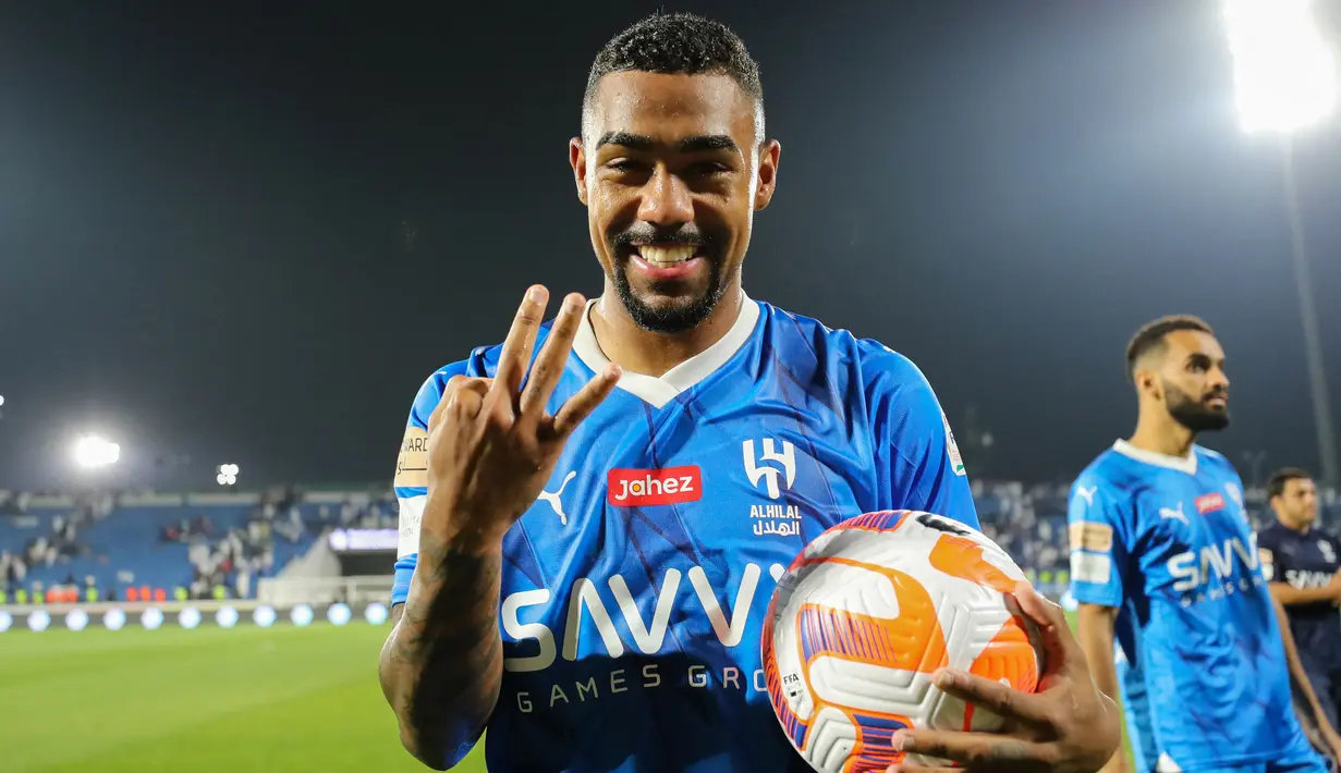 Al Hilal mendatangkan Malcom dari Zenit St Petersburg pada 26 Juli 2023 dengan nilai transfer 60 juta euro. Malcom terikat kontrak selama 4 tahun hingga 30 Juni 2027. (AFP/Abdullah Mahdi)