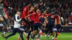 Para pemain Lille merayakan kemenangan setelah memenangkan laga matchday 2 League Phase Liga Champions 2024/2025 melawan Real Madrid di Stadion Pierre Mauroy, Villeneuve-d'Ascq, Prancis, pada Rabu 2 Oktober 2024 atau Kamis (3/10/2024) dini hari WIB. (FRANCK FIFE/AFP)