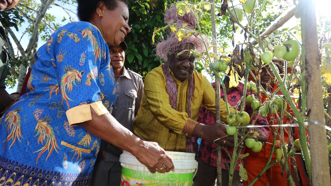 Bupati Sorong Johny Kamuru