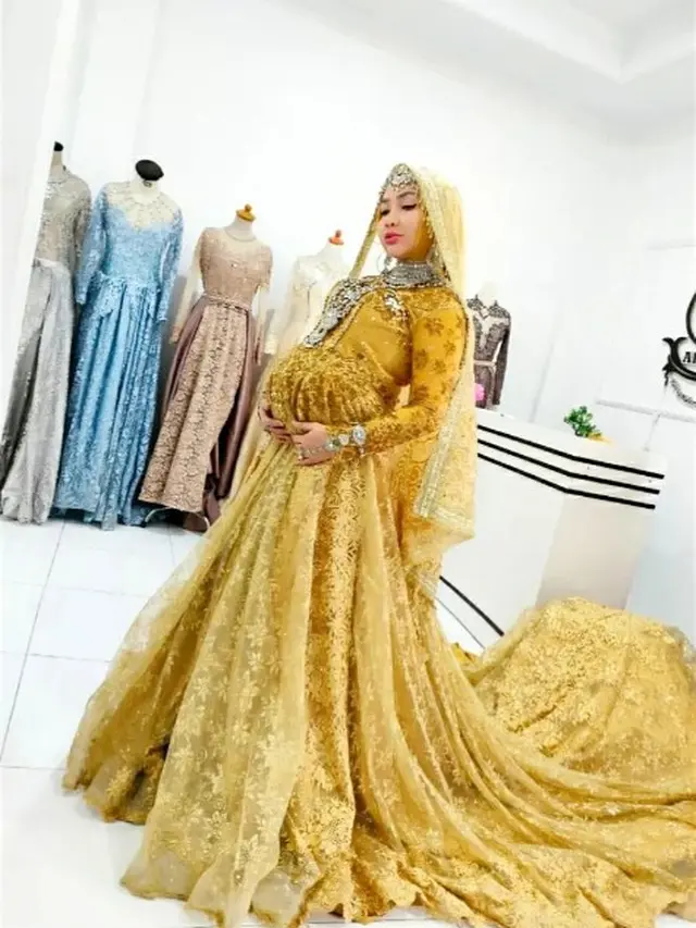 6 Potret Roro Fitria Pamer Baby Bump, Curi Perhatian