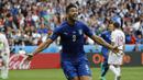 Pemain Italia, Graziano Pelle merayakan golnya ke gawang Spanyol pada babak 16 besar Piala Eropa 2016 di Stade de France, Saint-Denis, Prancis, Senin (27/6/2016). Italia Menang 2-0. (REUTERS/Darren Staples)