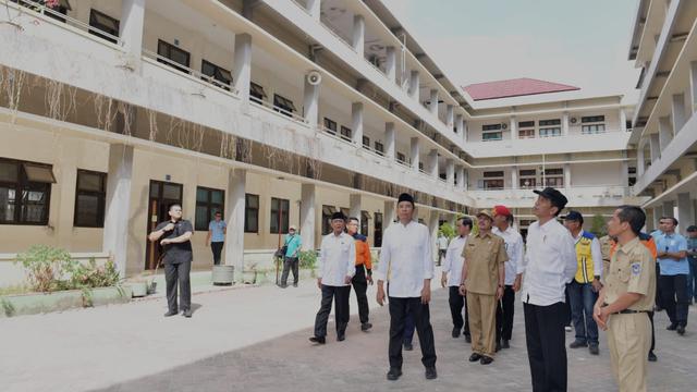 Presiden Jokowi memantau bangunan sekolah yang rusak akibat gempa Lombok (Biro Pers Setpres)