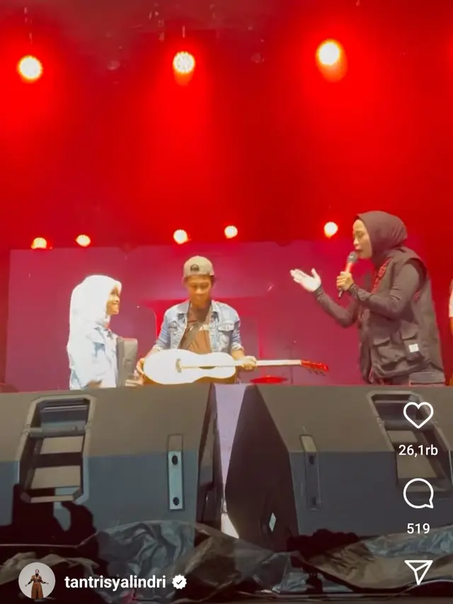 Tantri Kotak Ajak Manggung Cahaya Syafitri Pengamen Cilik Yang Viral dengan Suara Merdu. (instagram.com/tantrisyalindri)