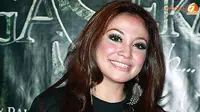 Teliti Transgender, Virnie Ismail Raih Gelar Sarjana