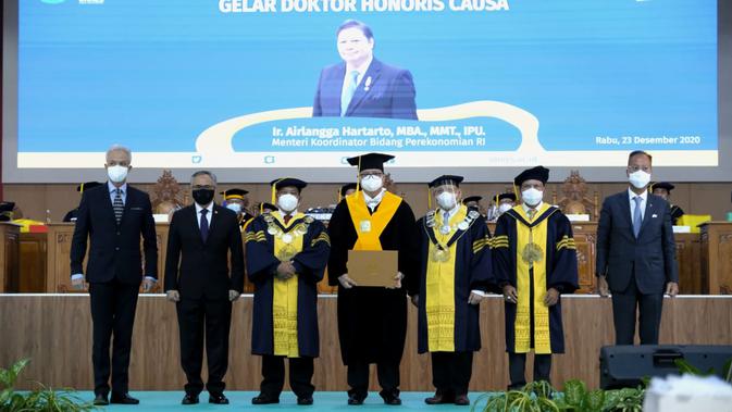 Universitas Negeri Semarang (Unnes) memberikan anugerah Honoris Causa atau Doktor Kehormatan kepada Menteri Koordinator Bidang Perekonomian Airlangga Hartarto. Dok Kemenko