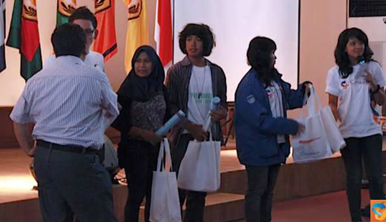 Mahasiswa UNPAD antusias mengikuti kuis di Workshop Citizen6. Merekalah Pemenangnya. (Pengirim: Adi Permadi)