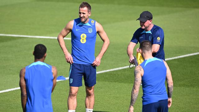 Foto: Timnas Inggris Latihan Pakai Baju Ketiak dan Banyak Minum Air Es saat Latihan Jelang Piala Dunia 2022