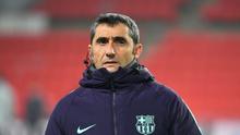 Pelatih Barcelona, Ernesto Valverde mengakui akan sedikit kesulitan saat timnya bertemu PSV dalam laga lanjutan Grup B Liga Champions , Rabu (28/11). Karena dalam laga kali ini Luis Suarez diragukan tampil karena cedera. (AFP/Emmanuel Dunand)