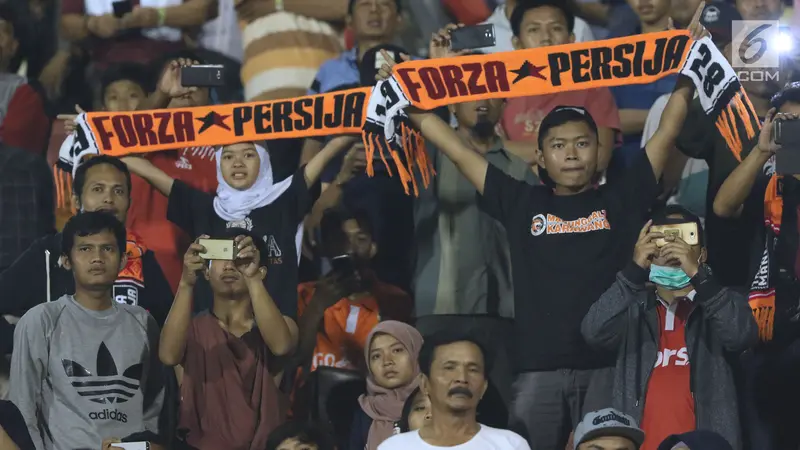 FOTO: Suporter Persija Rayakan Kemenangan Macan Kemayoran atas PSMS