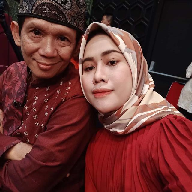 Umumkan Kehamilan, Ini 6 Momen Manis Istri dan Ginanjar yang Beda 32 Tahun