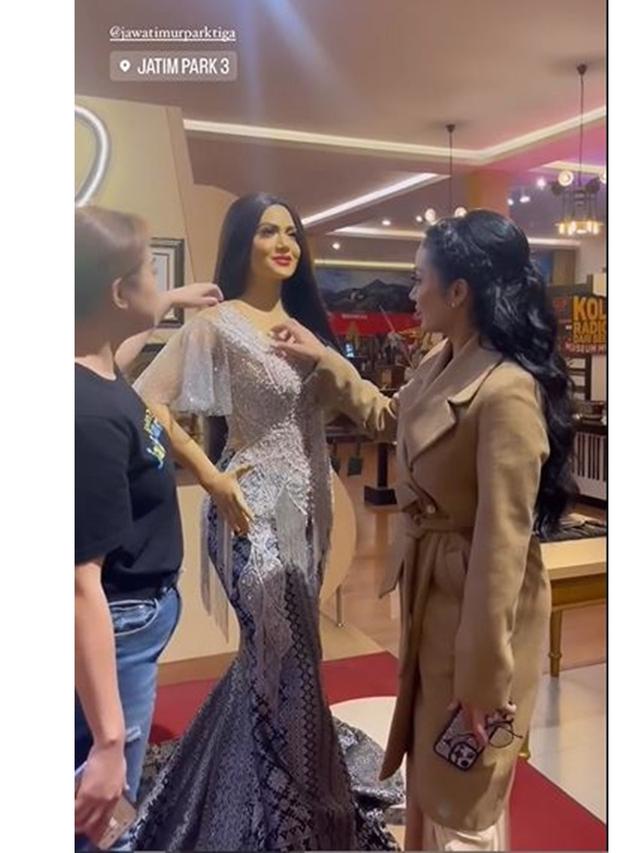 6 Momen Krisdayanti Melihat Patung Lilinnya di Jatim Park 3, Mirip Banget