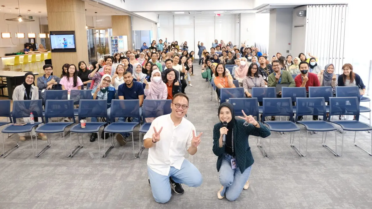 Menyambut Bulan Inklusi Keuangan, Allianz Indonesia mengadakan Sesi NgobrAZ (Ngobrol Bareng Allianz Citizens) dengan mengundang Samuel Ray, Praktisi Frugal Living membahas seputar pentingnya mengelola keuangan. (Dok Allianz)