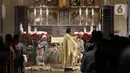 Suasana Misa Malam Natal 2022 di Gereja Katedral Jakarta, Sabtu (24/12/2022). Gereja Katedral Jakarta mengusung tema "Nusantara dan Kebhinekaan" pada perayaan Natal 2022. Misa Malam Natal di Gereja Katedral diselenggarakan secara tatap muka dengan protokol kesehatan yang ketat terbagi dalam tiga sesi, yakni pukul 16.30 WIB, 19.00 WIB dan 21.00 WIB. (Liputan6.com/Helmi Fithriansyah)