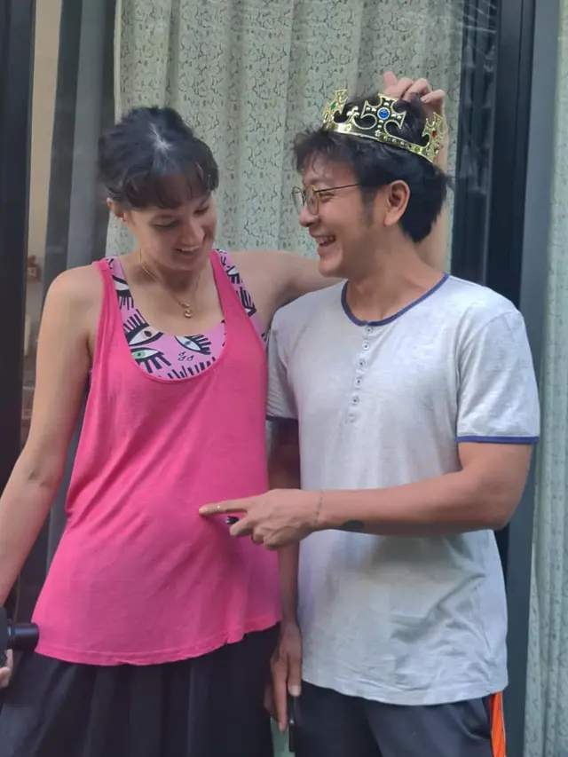 Hamil Anak Pertama, Ini 6 Potret Baby Bump Nadine Chandrawinata