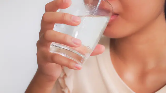 3 Cara Menjaga Kelembaban Wajah yang Kering Akibat Teriknya Matahari