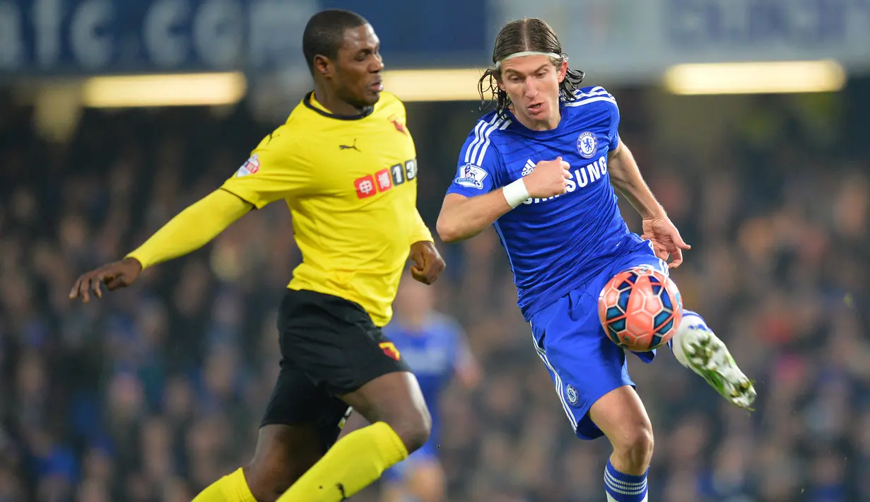 Filipe Luis. Bek kiri asal Brasil berusia 37 tahun yang sejak awal musim 2019/2020 membela Flamengo ini tercatat juga pernah memperkuat Chelsea setelah didatangkan dari Atletico Madrid. Ia didatangkan Chelsea dari Atletico Madrid pada awal musim 2014/2015 dengan nilai transfer 20 juta euro. Bertahan hanya semusim, ia total tampil dalam 26 laga di semua ajang dengan torehan 1 gol dan 1 assist. Dua gelar juara sukses diraihnya bersama Chelsea pada musim 2014/2015, yaitu gelar Premier League dan Piala Liga Inggris. (AFP/Glyn Kirk)