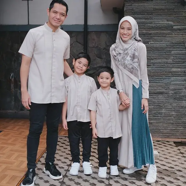 Keluarganya Harmonis dan Hangat, 5 Potret Mesra Alyssa Soebandono dan Dude Harlino