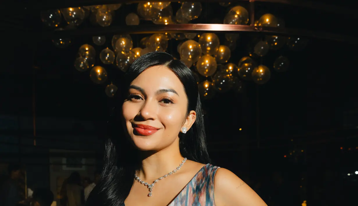 Detail pinggang yang pas memperjelas siluet tubuh Ariel Tatum [dok. Didiet Maulana]