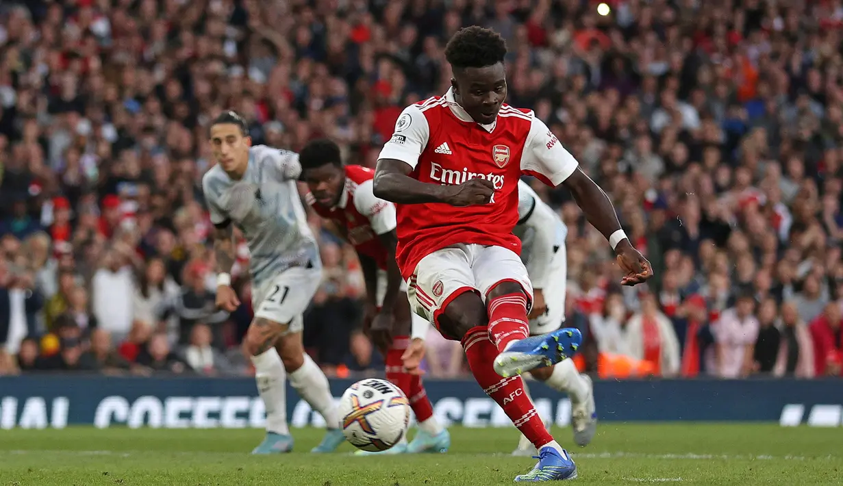 Bukayo Saka menjadi pemain yang paling sering dimainkan oleh Mikel Arteta. Sejauh ini, ia telah dipercaya tampil sebanyak 144 laga di semua kompetisi dan telah mencetak 28 gol dan 33 assist. Sementara itu, Saka juga selalu menjadi pilihan utama pada musim ini. Pemain jebolan Akademi Arsenal tersebut telah mencetak empat gol dan empat assist dalam 10 penampilannya di Liga Inggris. (AFP/Adrian Dennis)