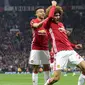 Gelandang Manchester United, Marouane Fellaini melakukan selebrasi usai mencetak gol ke gawang Celta Vigo pada leg kedua Liga Europa di stadion Old Trafford, Inggris,(11/5). MU melaju ke final usai menang dengan aggregat 2-1. (AFP Photo/Miguel Riopa)