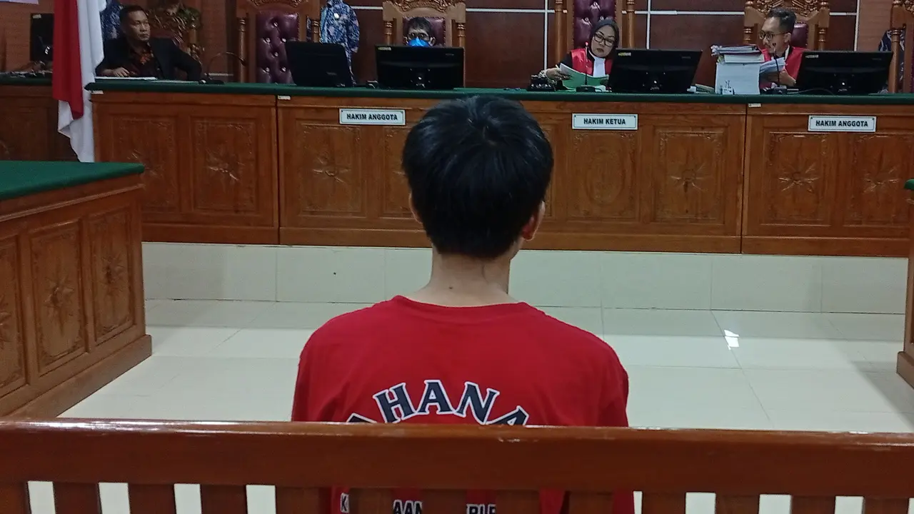 Sidang vonis ABK Fandi dalam kasus penyelundupan sabu. (Liputan6.com/Ajang Nurdin)